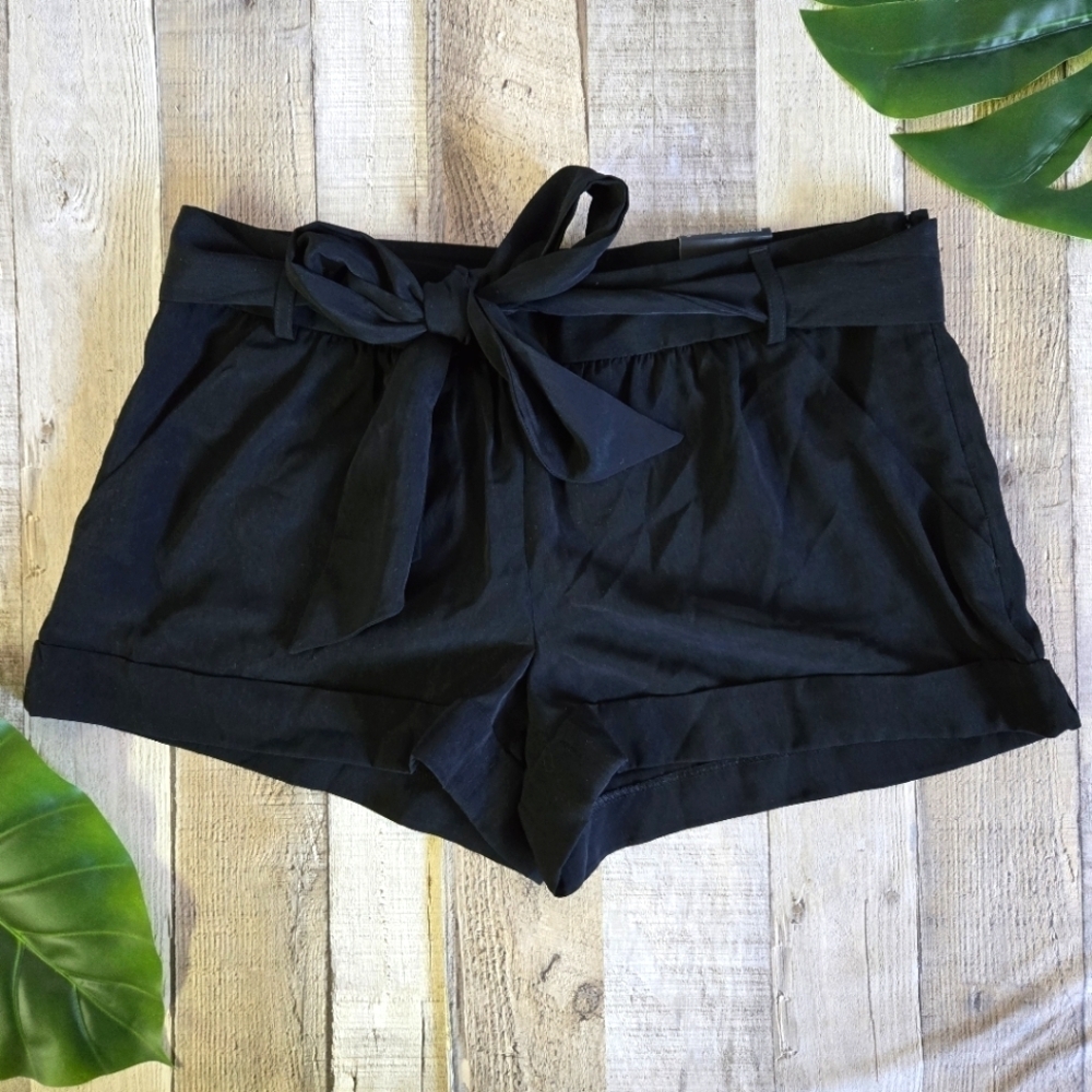EXPRESS | Cuffed Tie Belted Shorts in Black sz 6